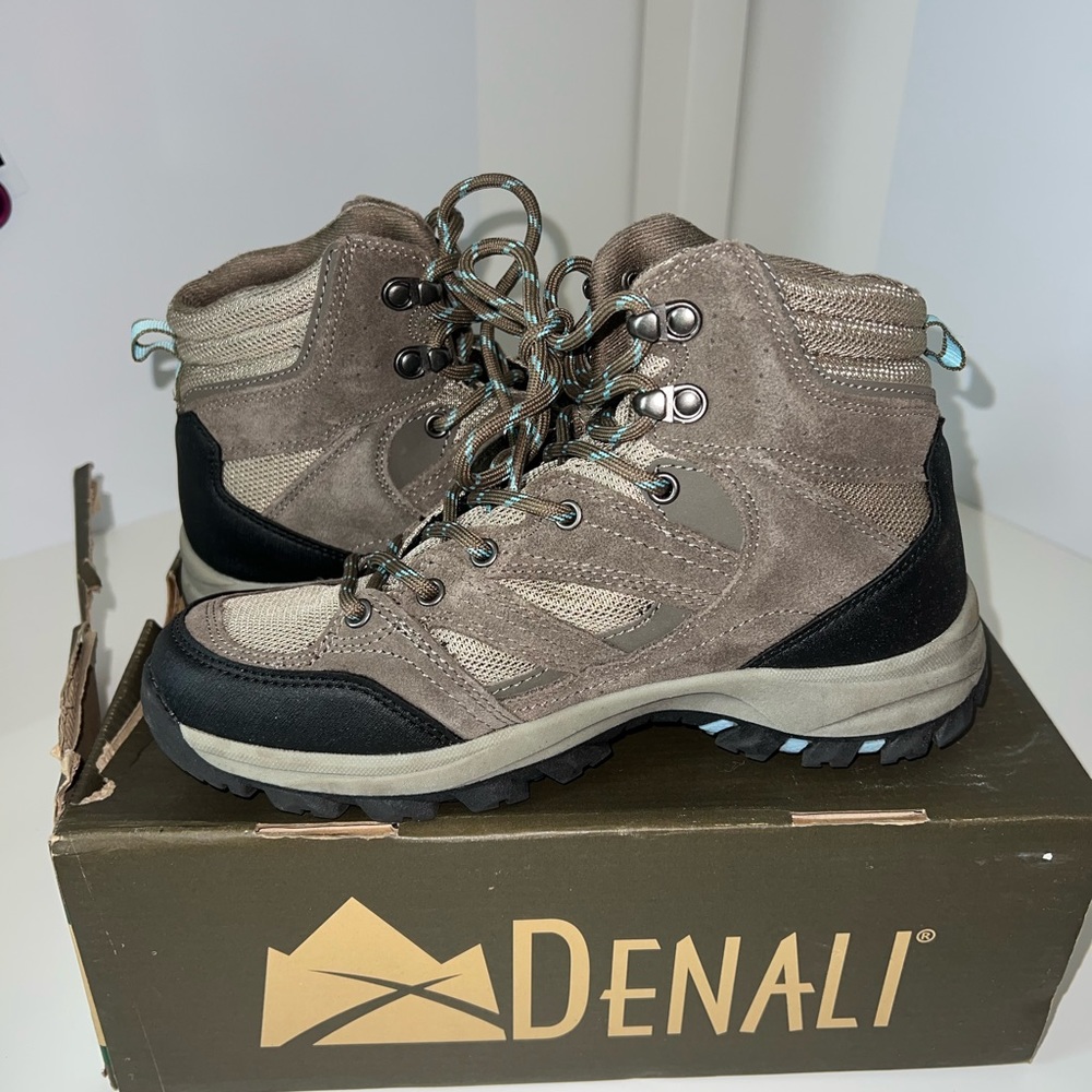 Denali Trailblazer Taupe Boots Size 7